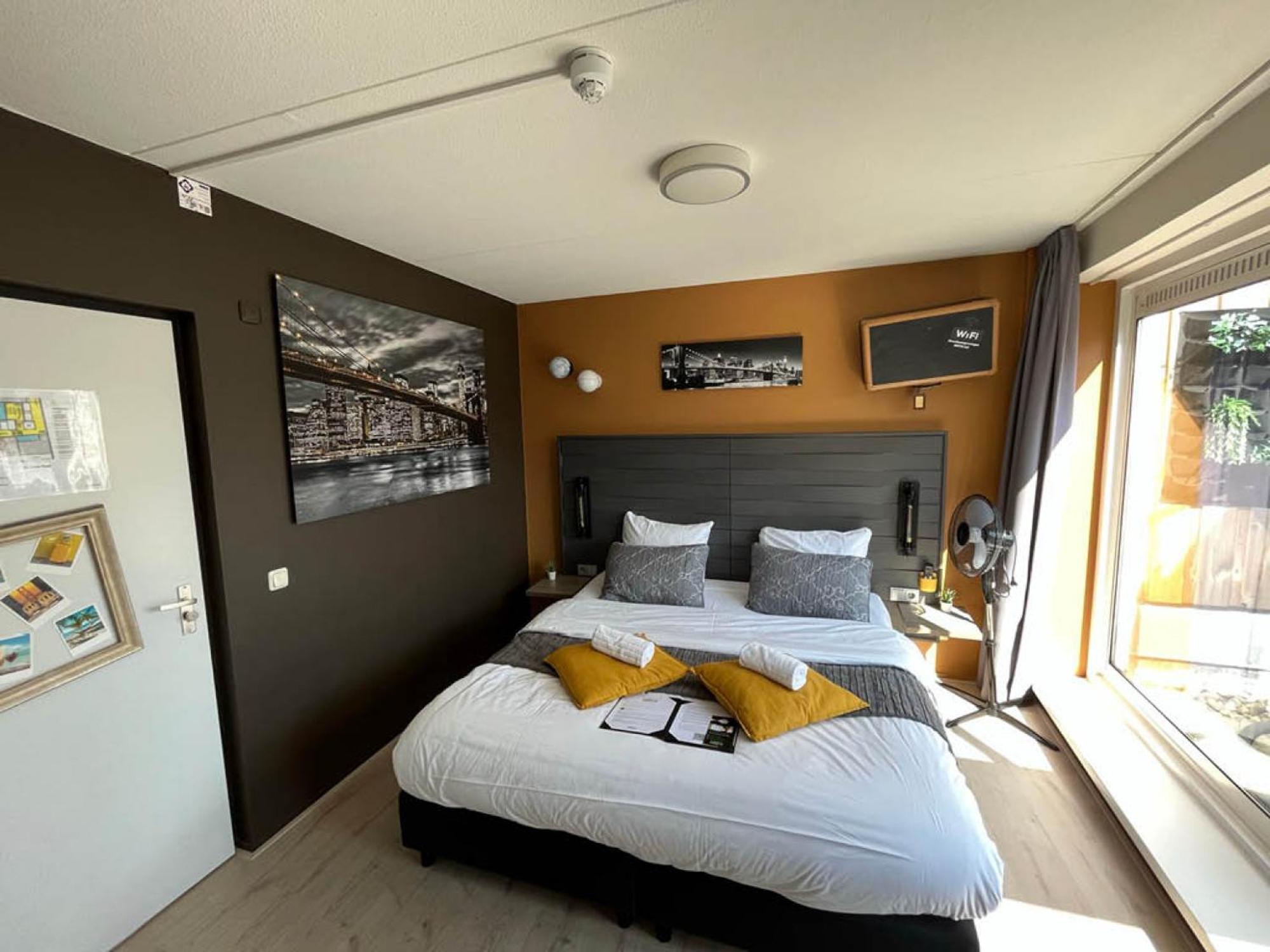 The Happy Traveler Hotel 3*