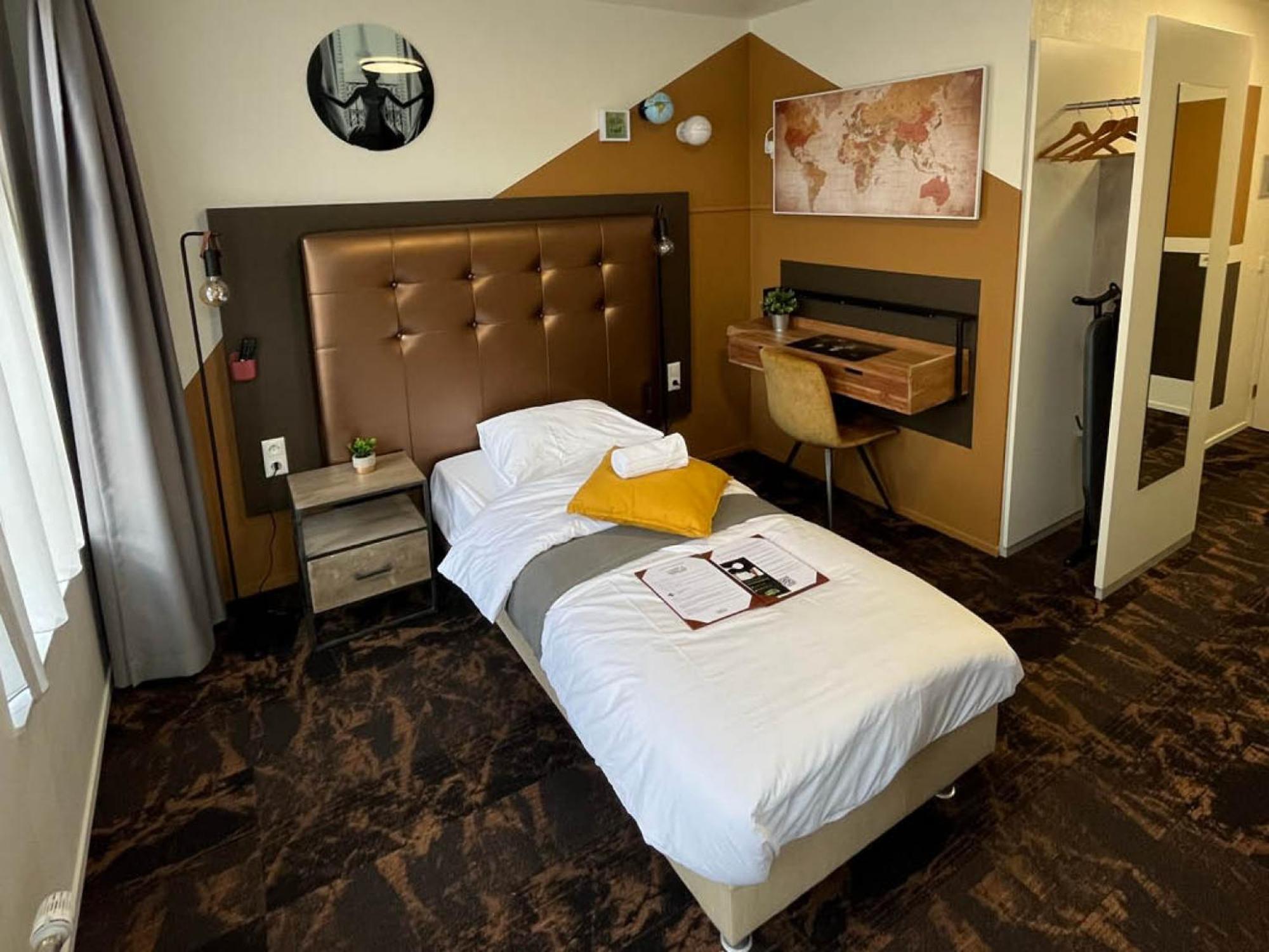 The Happy Traveler Hotel 3*